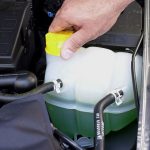 Como colocar água no radiador do carro: ligado ou desligado?