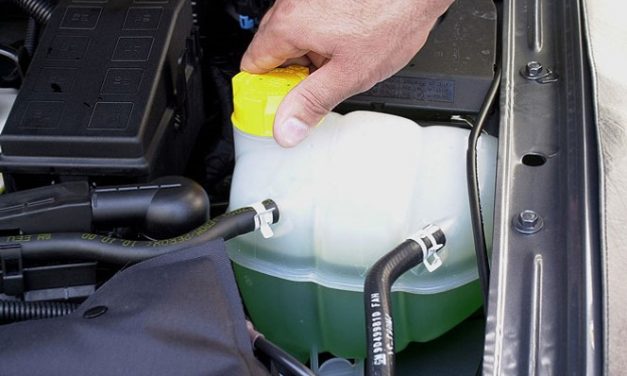 Como colocar água no radiador do carro: ligado ou desligado?