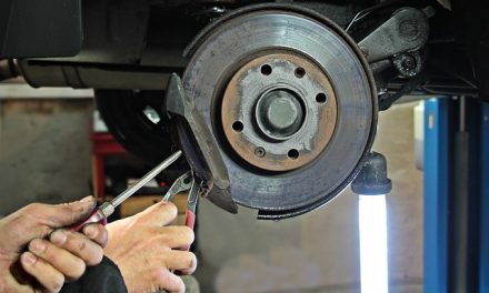 Luzes acesas no painel podem parar seu carro