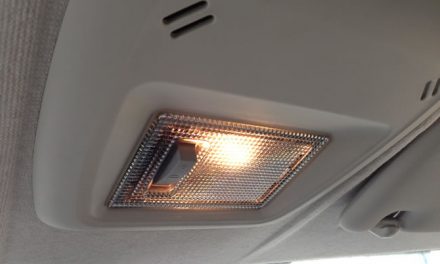 Luz do teto do carro não acende