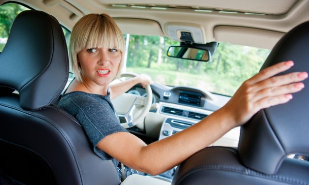 Como funciona a luz de ré do seu carro?